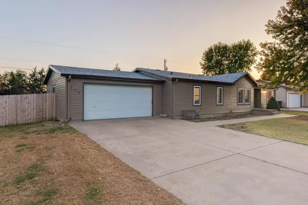 709 Huehl Cir, Salina, KS 67401
