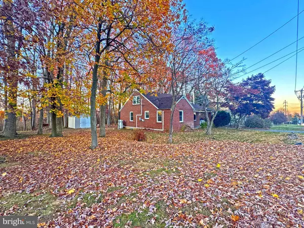 5125 CETRONIA RD, Allentown, PA 18106