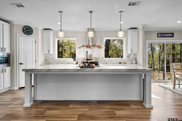 12615 Blueberry Dr, Lindale, TX 75771