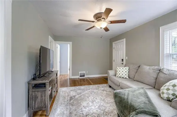 6221 N Harrison ST, Kansas City, MO 64118