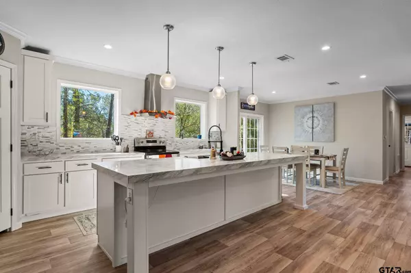 12615 Blueberry Dr, Lindale, TX 75771