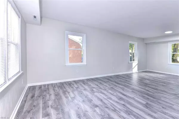 211 Hankins DR, Hampton, VA 23669