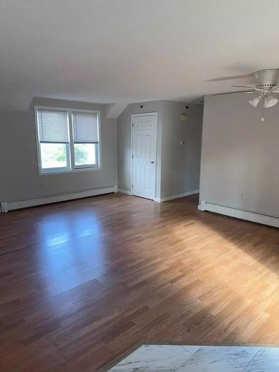 68 Lantern Ln #4, Dracut, MA 01826