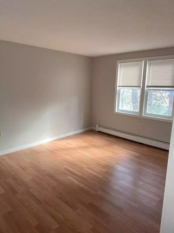 68 Lantern Ln #4, Dracut, MA 01826