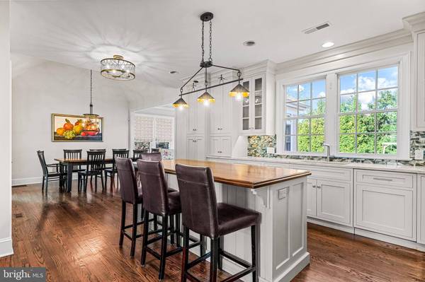 812 LOVELAND RD, Moorestown, NJ 08057