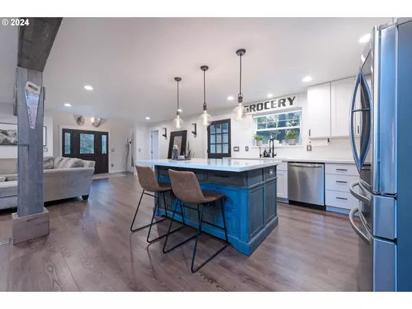 28394 S DALMATIAN RD, Mulino, OR 97042