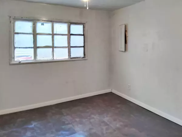 300 RHODE ISLAND ST SE, Albuquerque, NM 87108