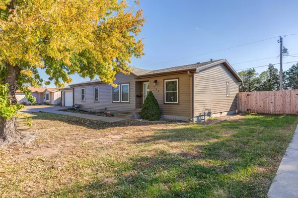 709 Huehl Cir, Salina, KS 67401