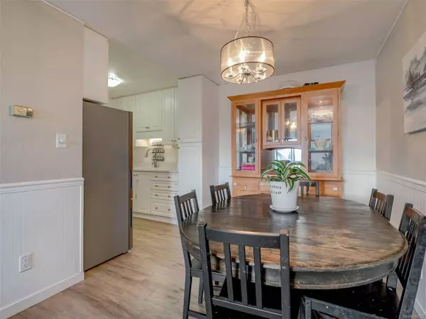 3235 Quadra St #403, Saanich, BC V8X 1G4