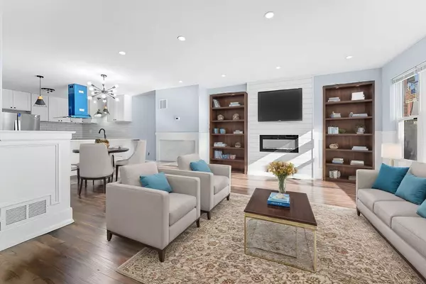 2004 E 78th ST, Chicago, IL 60649