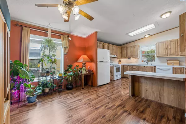 9130 W Arrowhead Avenue, Kennewick, WA 99336