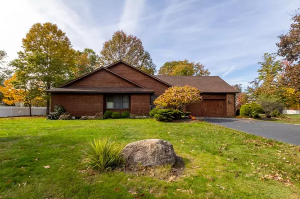 11 Valley Ln, Mountain Top, PA 18707-1735