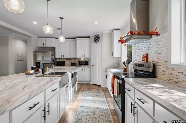 12615 Blueberry Dr, Lindale, TX 75771