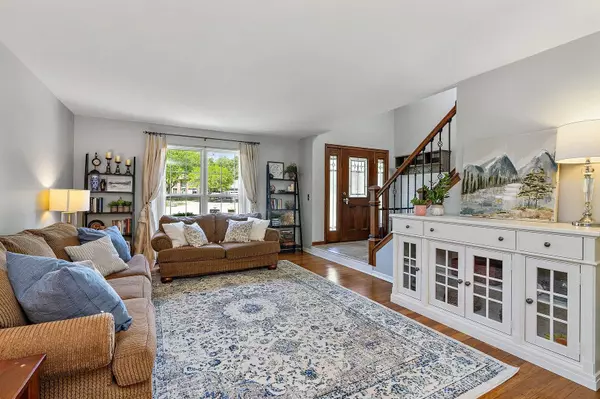 1372 Crabapple CT, Batavia, IL 60510