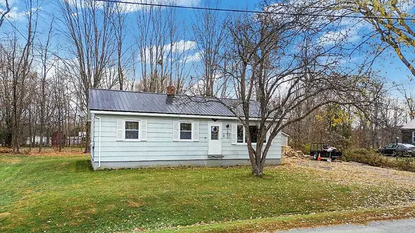 18 Sebasticook DR, Clinton, ME 04927