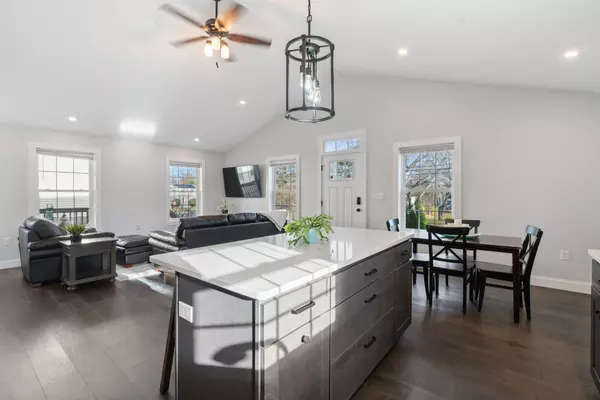 17 Victory AVE, Biddeford, ME 04005