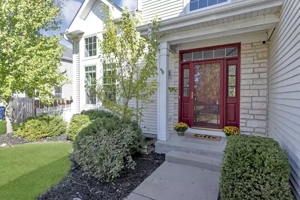 811 Lake Cornish WAY, Algonquin, IL 60102