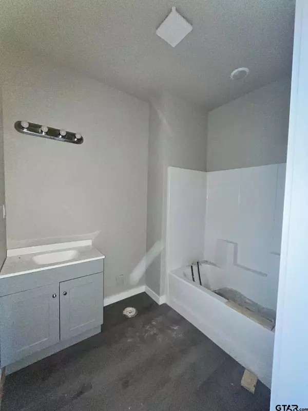 401 S Georgia St Unit B, Troup, TX 75789