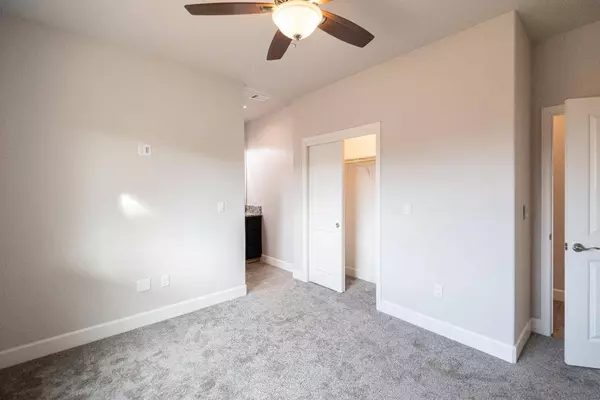 409 W Tejon Ave, Woodlake, CA 93286