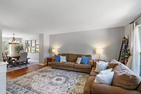 1372 Crabapple CT, Batavia, IL 60510