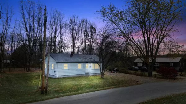 18 Sebasticook DR, Clinton, ME 04927