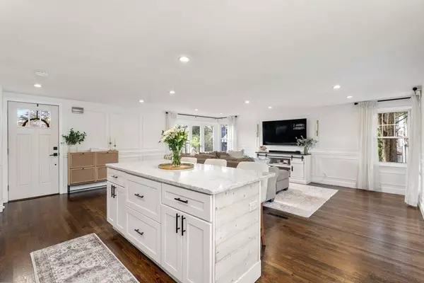 2 Shawmut Pl, Quincy, MA 02169