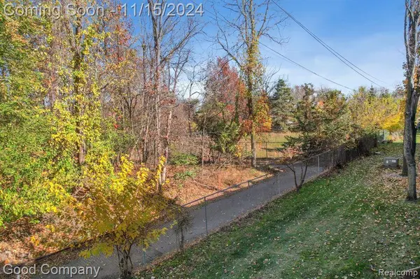 1068 WILLOW GROVE, Rochester Hills, MI 48307