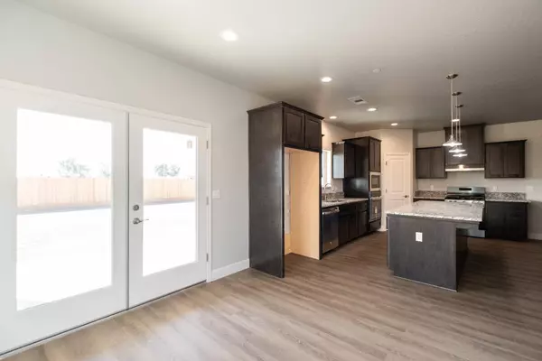 1017 N Acacia Street, Woodlake, CA 93286