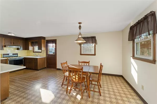 6 Sharon Pkwy, North Smithfield, RI 02896