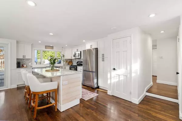 2 Shawmut Pl, Quincy, MA 02169