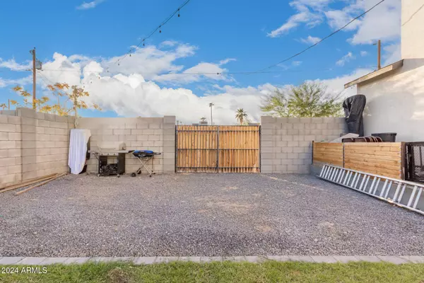 711 E HIGHLINE CANAL Road, Phoenix, AZ 85042