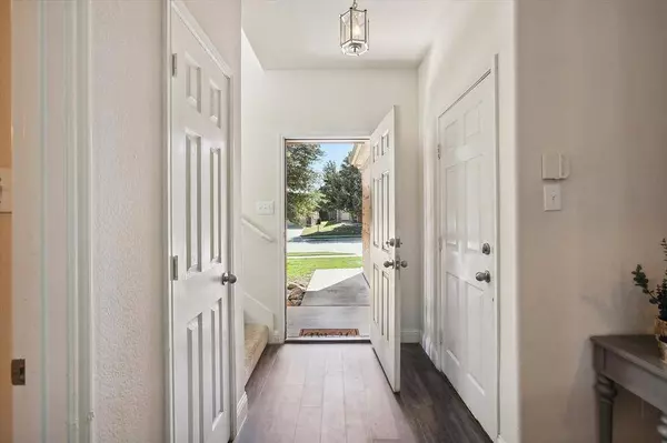 1216 Artesia Drive, Fort Worth, TX 76052