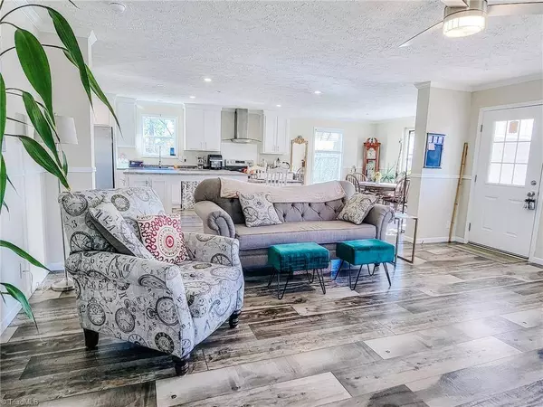 203 Linwood DR, Mount Airy, NC 27030