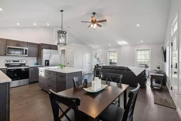 17 Victory AVE, Biddeford, ME 04005