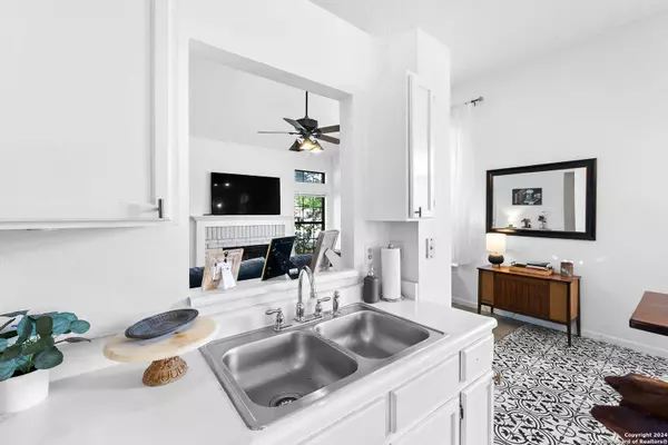 13130 Burgundy Pt, San Antonio, TX 78217-1934