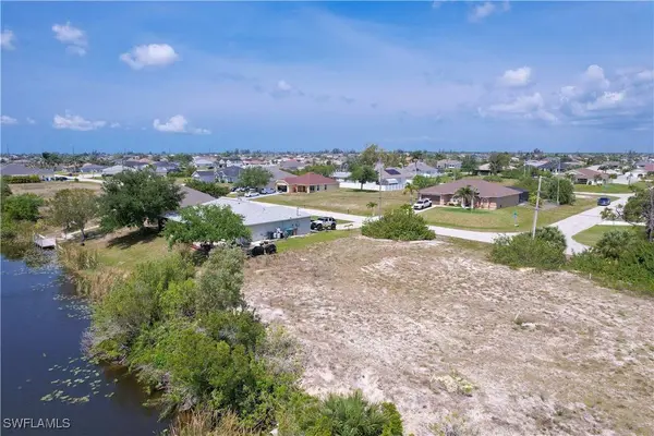 2014 NW 4th ST, Cape Coral, FL 33993