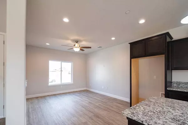 409 W Tejon Ave, Woodlake, CA 93286