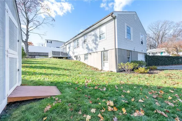 66 Rabbitt Hill RD, Cumberland, RI 02864
