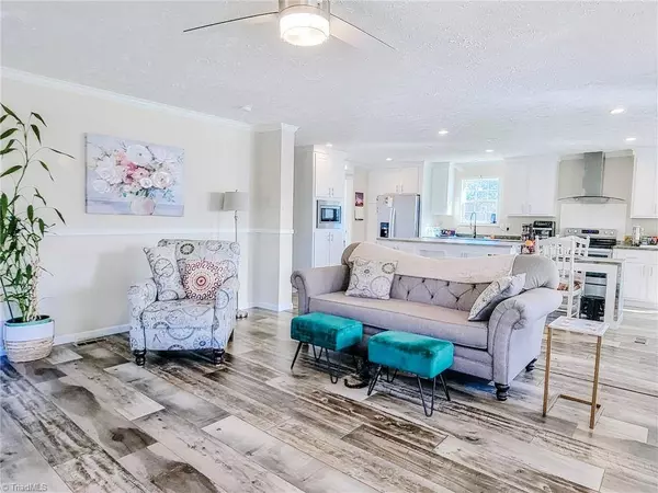 203 Linwood DR, Mount Airy, NC 27030