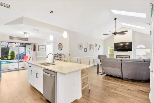 3704 GAVIOTA DR, Ruskin, FL 33573