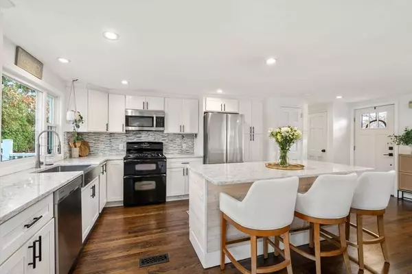 2 Shawmut Pl, Quincy, MA 02169