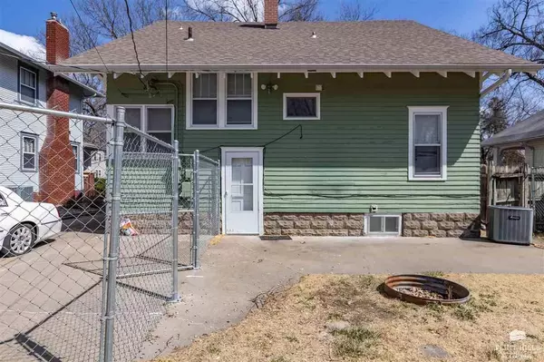 327 N 15th, Manhattan, KS 66502