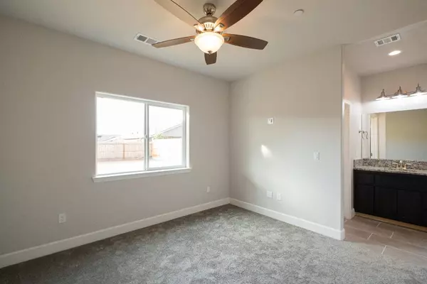 409 W Tejon Ave, Woodlake, CA 93286