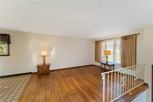 6 Sharon Pkwy, North Smithfield, RI 02896