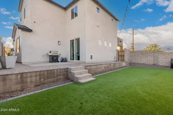 711 E HIGHLINE CANAL Road, Phoenix, AZ 85042