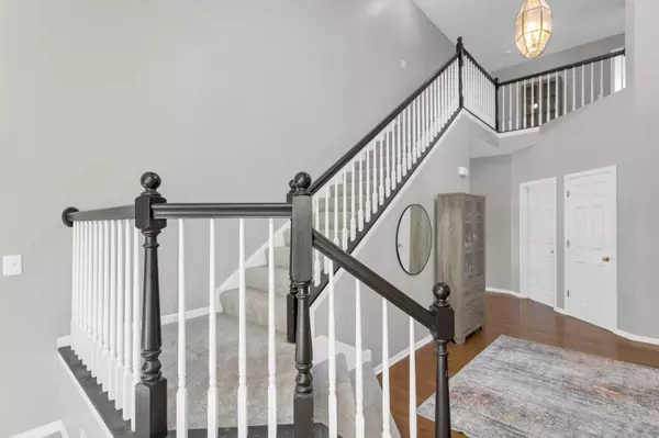 811 Lake Cornish WAY, Algonquin, IL 60102