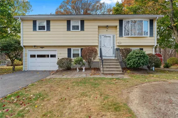 6 Sharon Pkwy, North Smithfield, RI 02896