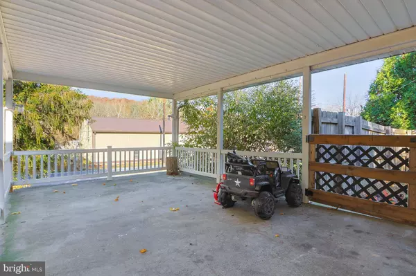 1802 MOSELEM SPRINGS RD, Hamburg, PA 19526