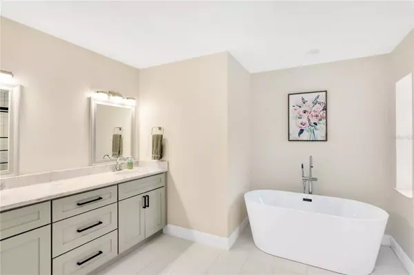 3704 GAVIOTA DR, Ruskin, FL 33573