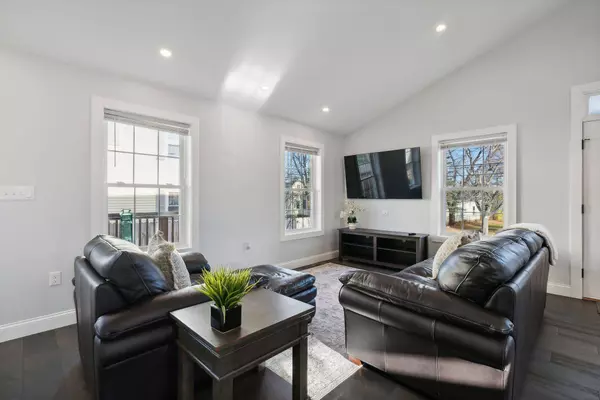 17 Victory AVE, Biddeford, ME 04005